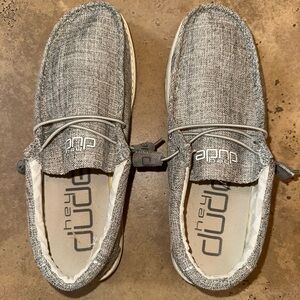 Men’s Size 9 Hey Dudes